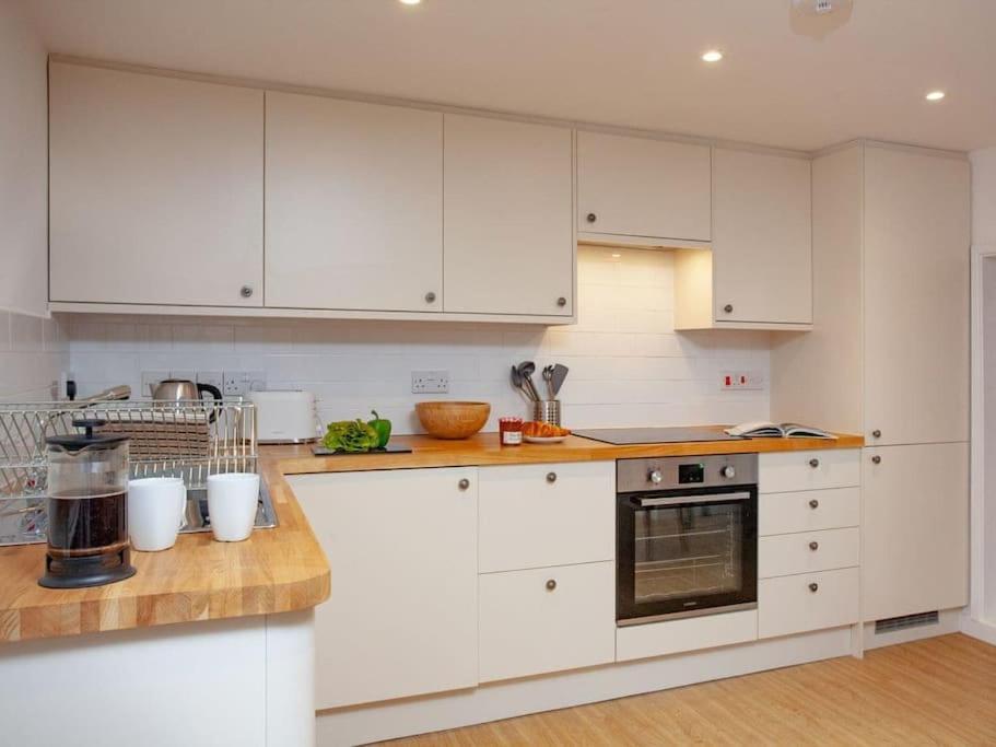 סידמות' 1 Perfectly Located Stylish, Comfortable Apartment מראה חיצוני תמונה